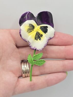 VTG Enamel Pansy Brooch Purple & White Flower Pin Painted Metal Floral 3"